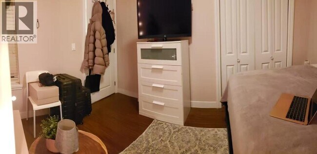 Photo - 546X Chaffey Ave