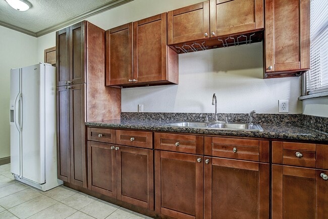 Building Photo - 2323 Park St Unit 1 Rental