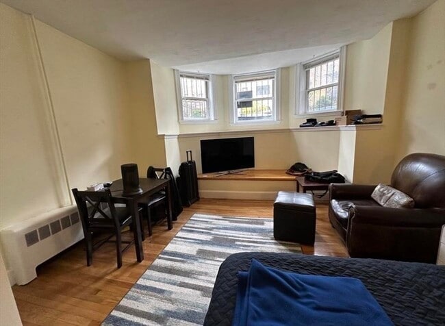 Building Photo - 300 Marlborough St Unit 1