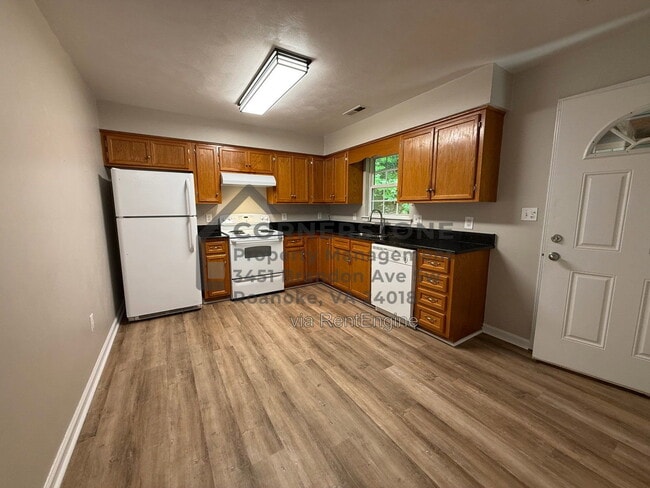 Photo - 1662 McCauley Ave