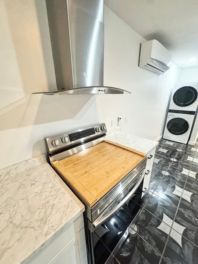 Photo - Charming/updated studio in North Highlands!