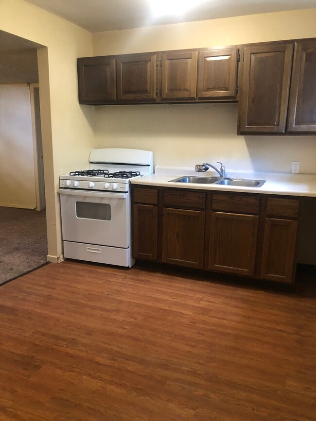 Building Photo - 100 Cliff Ave Unit 9