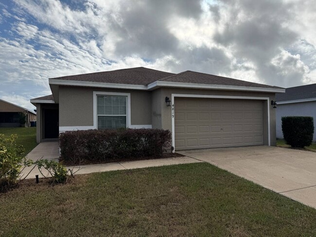 Building Photo - 4819 Summerfield Cir