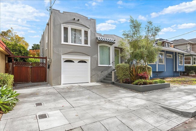 Building Photo - 1434 Paru St