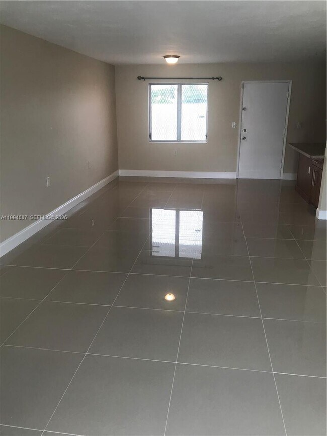 Photo - 1631 NE 114th St Unidad 305