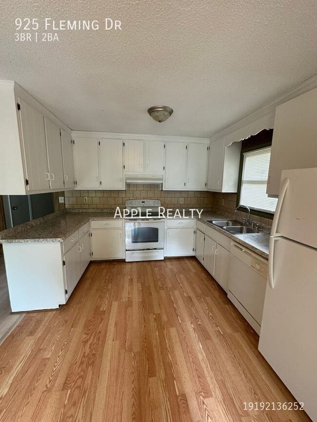 Photo - 925 Fleming Dr