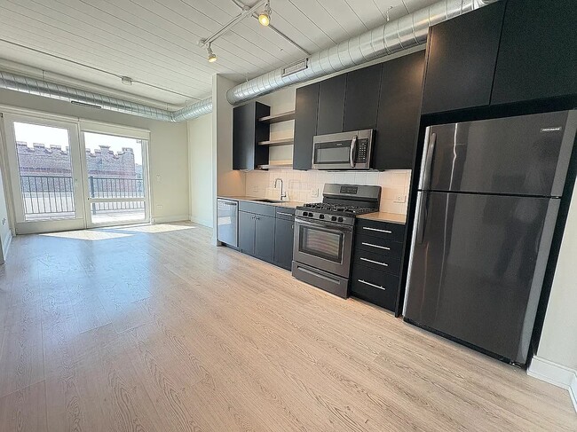 Building Photo - 943 W Belmont Ave Unit 941-605 Rental