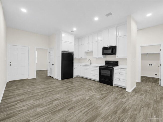Photo - 11 E 25th St