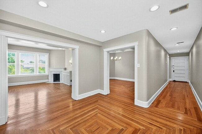 Building Photo - Clermont Condominiums