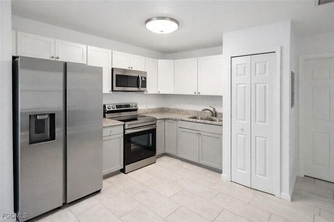 Photo - 2912 SE Santa Barbara Pl