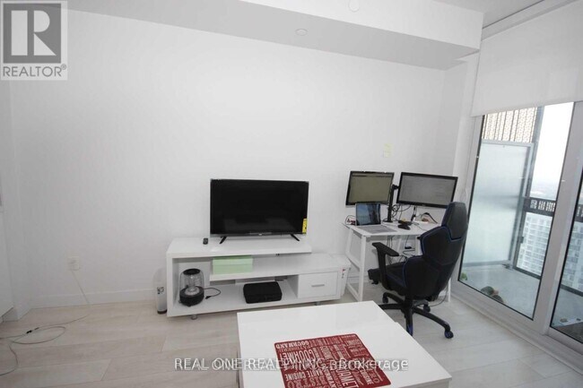 Photo - 8 Eglinton Ave E Unit 3907