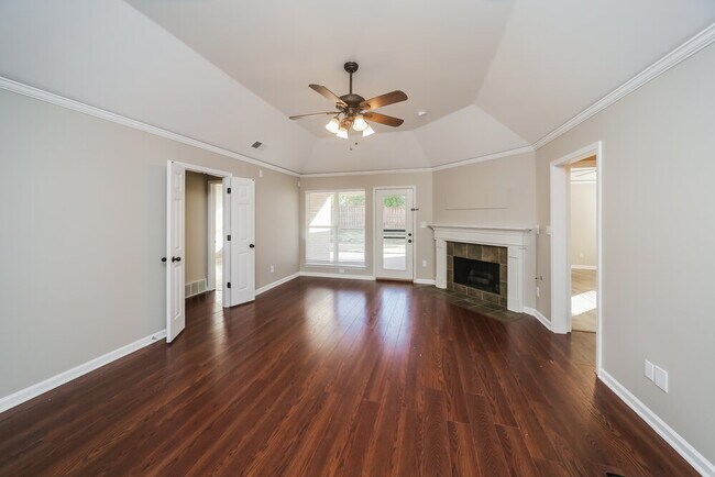 Photo - 1436 Siskin Dr