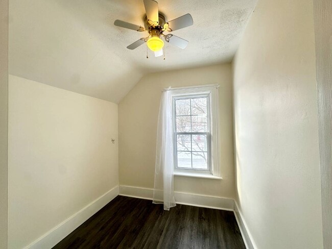 Photo - 74 Adelaide St S