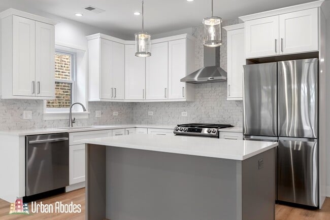 Building Photo - 6423 N Washtenaw Ave Unit J05W