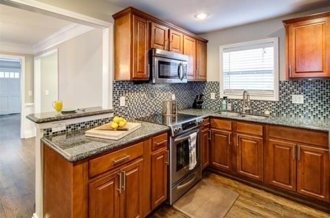 Building Photo - 152 Howell St NE