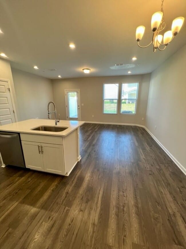 Photo - 3 Bed 2.5 Bath Townhome, Minutes from I-24 & The Avenue!