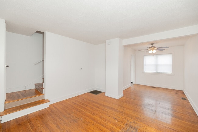 Living and Dining Area - Campus Court
