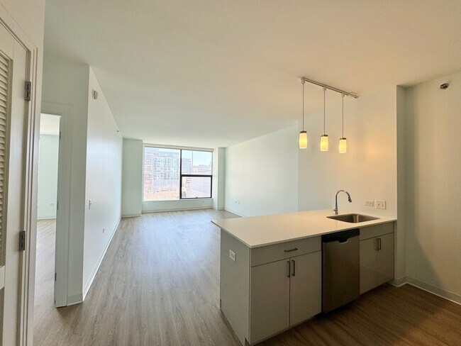 Photo - 821 W Van Buren St