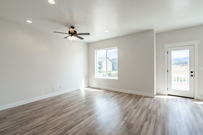 3934 W 1650 N