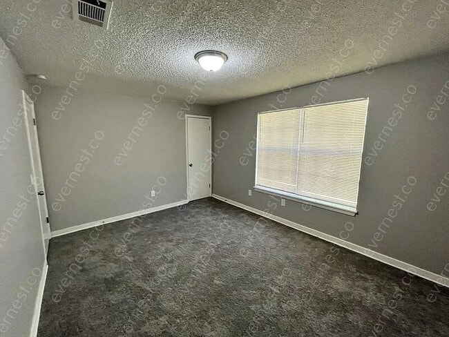 Photo - 315 Iris Ave