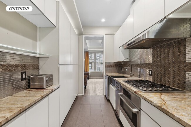 Photo - 557 W 159th St