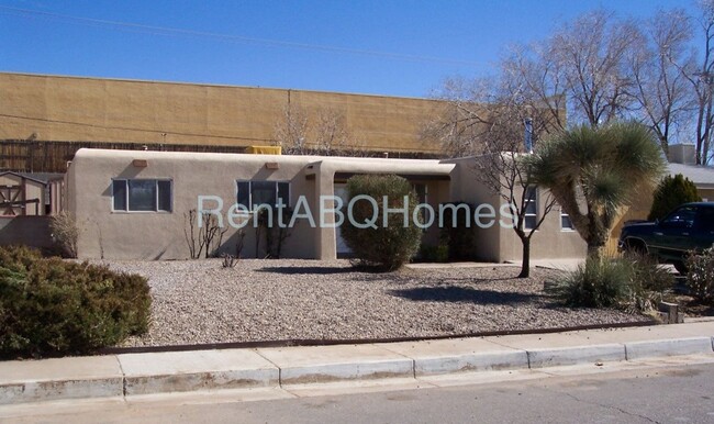 4Bd, 2Ba Pueblo Style Home in NE Heights - 4Bd, 2Ba  Pueblo Style Home in NE Heights