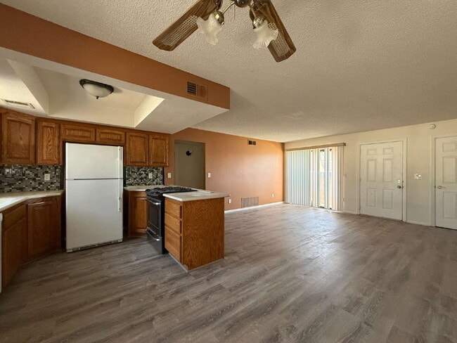 Building Photo - New Flooring, no carpet. 2bed 2bath Gated Community with a Swimming Pool Unit C21