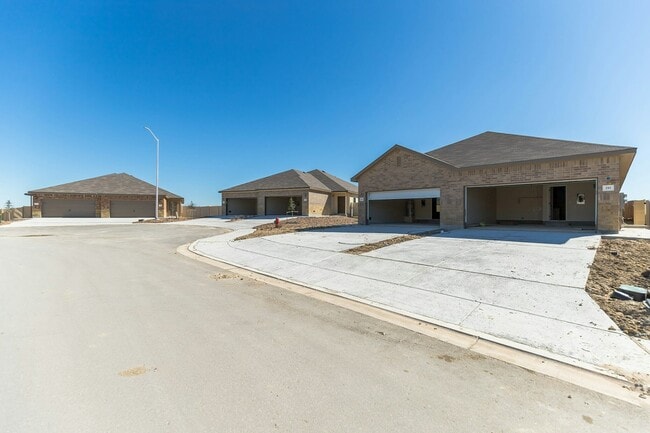 Photo - 203 Kaspar Way