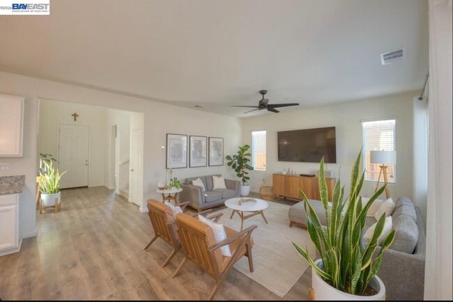 21236 Grapevine Dr