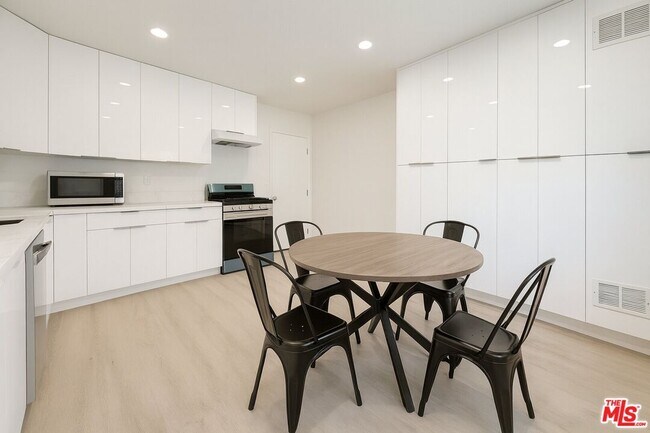 1189 W 36th Pl Unit 3
