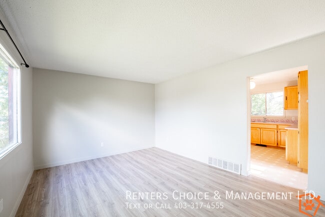 Photo - Pet Friendly Half Duplex with Fenced Yard in Claresholm