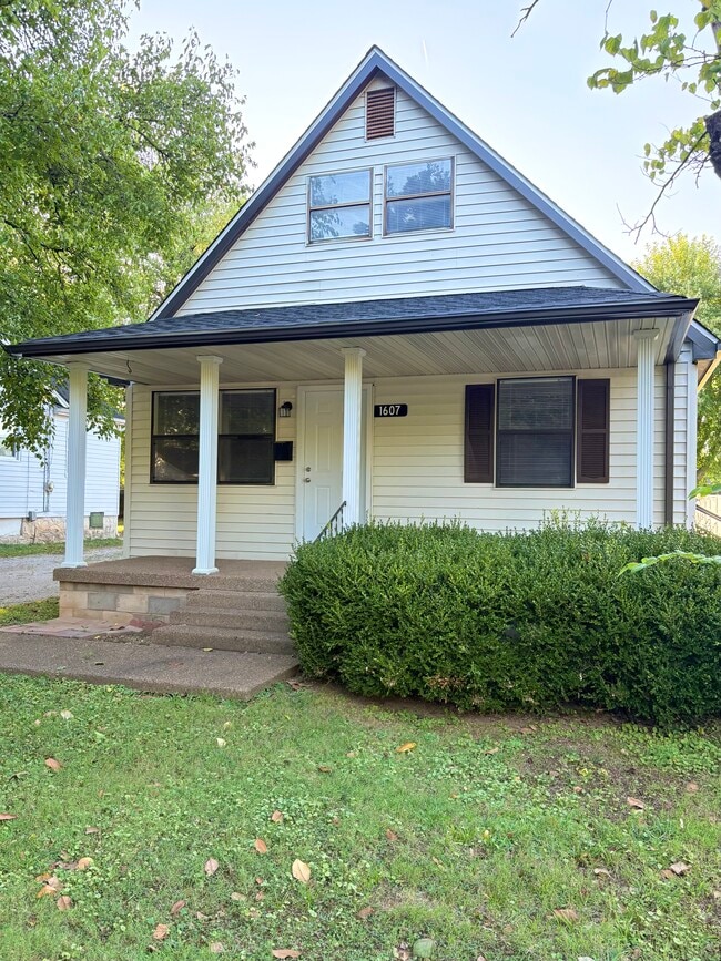 Building Photo - 1607 Nutwood St Rental