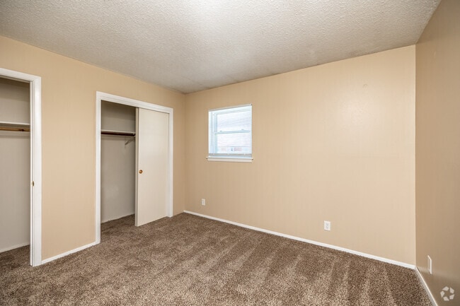 2BR, 1BA - 954 SF