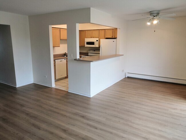 Photo - 249 W Ct of Shorewood Unit 2B