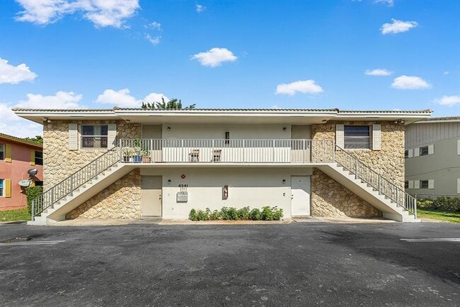 Building Photo - 4341 Riverside Dr Unit D Rental