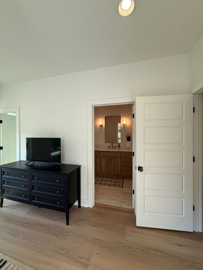 Photo - Awesome New Construction 5BR House Close t...