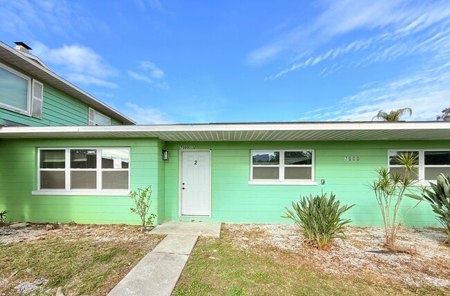 Photo - 7000 Hibiscus Ave S