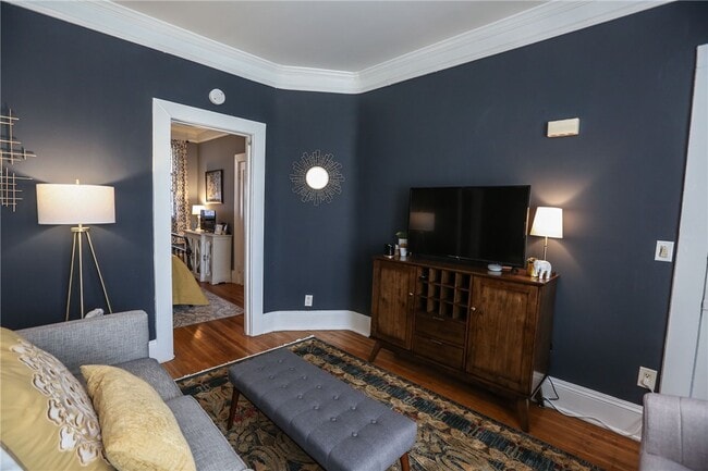 Photo - 874 University Ave