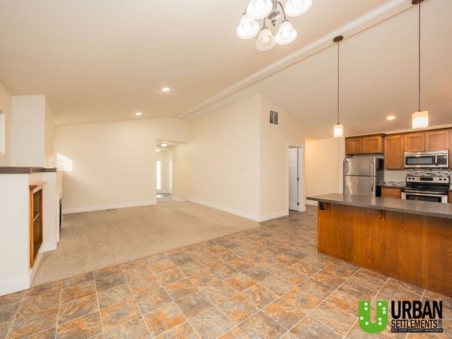 Photo - 9820 E Knox Ave