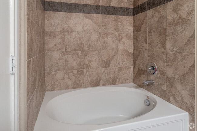1BR, 1BA - 792SF