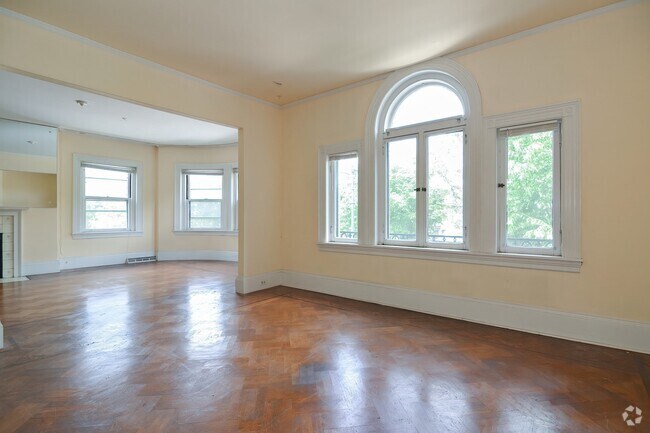 Building Photo - 923 Beacon St Unit uni3 4-bed 1-bath Rental