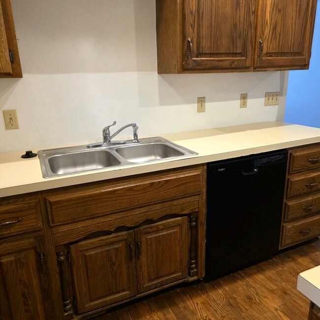 Photo - 2 Bed / 2 Bath / 2-Car Garage Duplex in a Great Nixa Neighborhood!