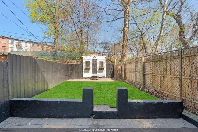 Building Photo - 826 Grand St Unit 1