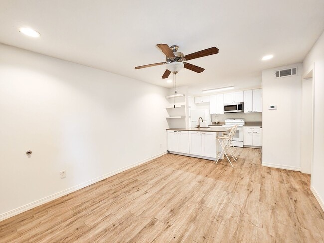 Photo - BEAUTIFUL REMODELED 1 BEDROOM 1 BATH CONDO. GREAT LOCATION!
