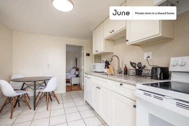 Photo - Room in Shared 5 bed/2 bath home Unidad B