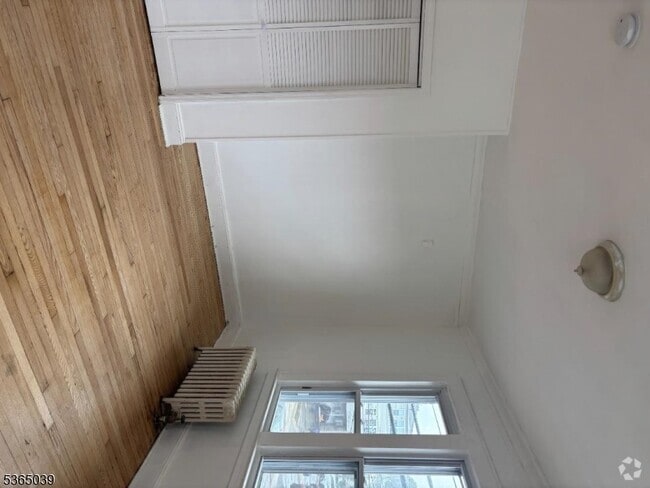 Building Photo - 114 Broughton Ave Rental