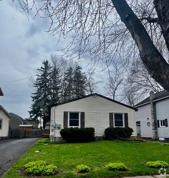 Building Photo - Single Family Home - 2 Beds, 1 Bath- Baldw...