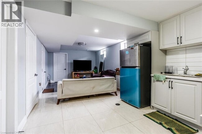 Photo - 643 Doon S Dr