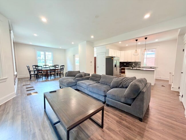 2216 Burnet Ave Unit 1