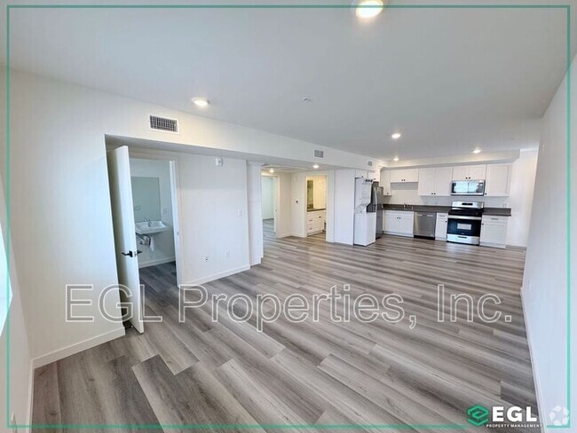 Building Photo - 10505 Hawthorne Blvd Rental